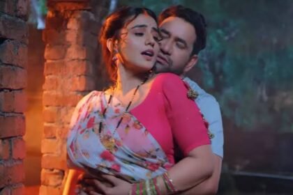Bhojpuri Video: रात को रोमांटिक हुई भोजपुरी एक्ट्रेस अक्षरा सिंह, निरहुआ के साथ किया पलंगतोड़ रोमांस