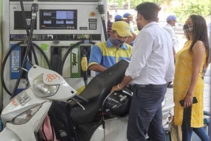 Petrol Price Today: आज दिल्ली, मुंबई सहित किन शहरों में बदले पेट्रोल डीजल के रेट, यहां करें चेक