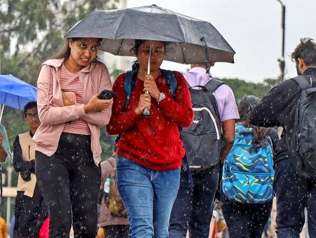 UP Weather Alert : यूपी के 40 जिलों में आज होगी जोरदार बारिश, जानें अपने जिले का हाल
