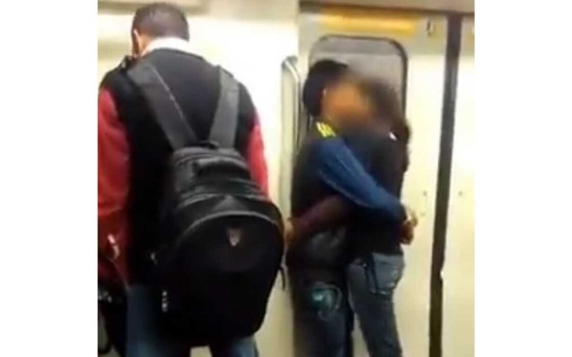 दिल्ली मेट्रो में कपल ने किया खुल्लम खुल्ला गंदा काम, तोड़ दी सारी हदें, वीडियो हुआ वायरल