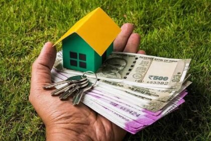 Vastu Tips: घर में पैसे रखते समय गलती से भी न करें ये काम, नहीं तो हो जाएंगे कंगाल