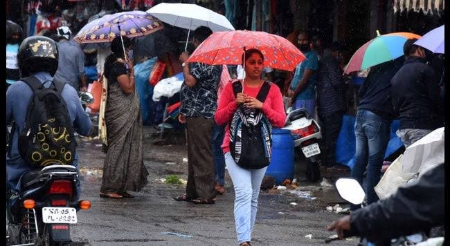 Weather Alert: दिल्ली में हल्की बारिश, यूपी-राजस्थान समेत इन राज्यों में चल सकती हैं तूफानी हवाएं